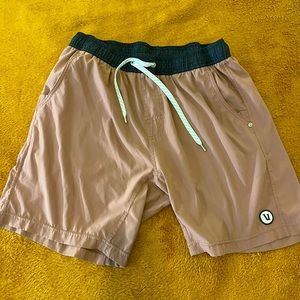 Vuori Kore Short Size L. Color: Chestnut